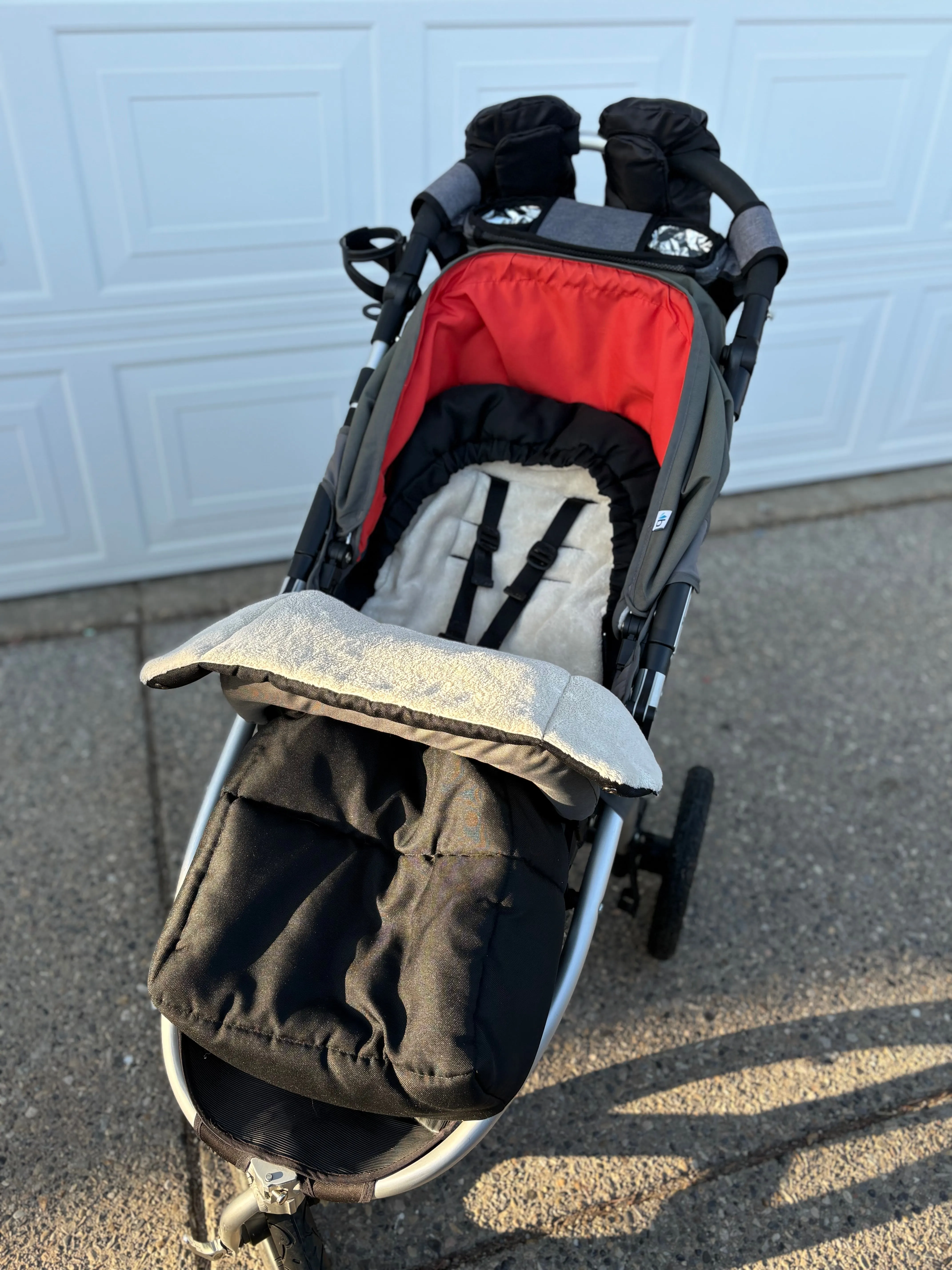 Bumbleride Indie Stroller with Bumbleride Winter Footmuff & Elodie Stroller Winter Gloves