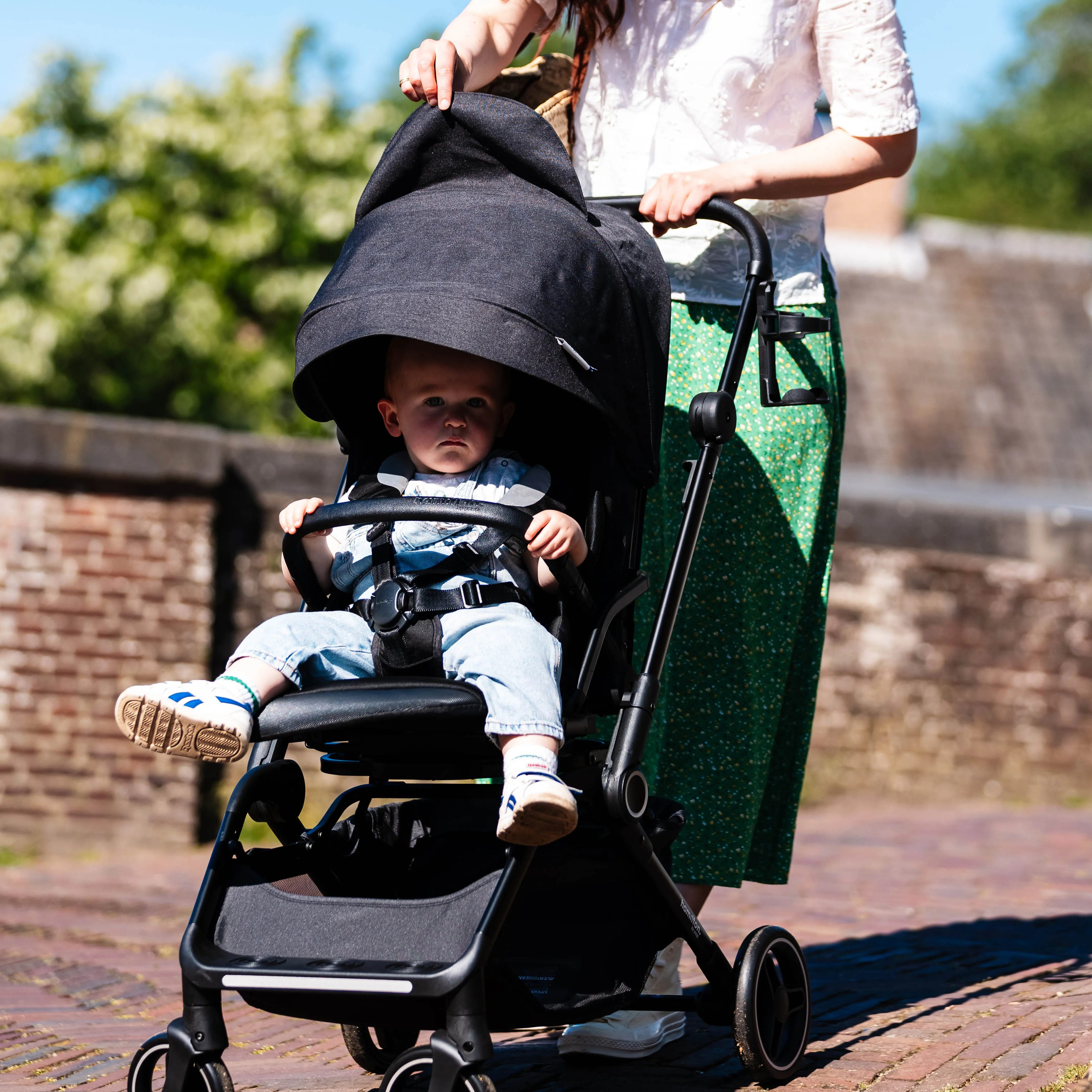 Hamilton by Yoop T1 Buggy – 360° Rotating Seat – MagicFold™ Technology – Foldable – Reflective Wheels with Suspension – Includes Protective Bag and Cup Holder – Adjustable and Manoeuvrable Pushchair – Lightweight Stroller – Folding Buggy – Khaki